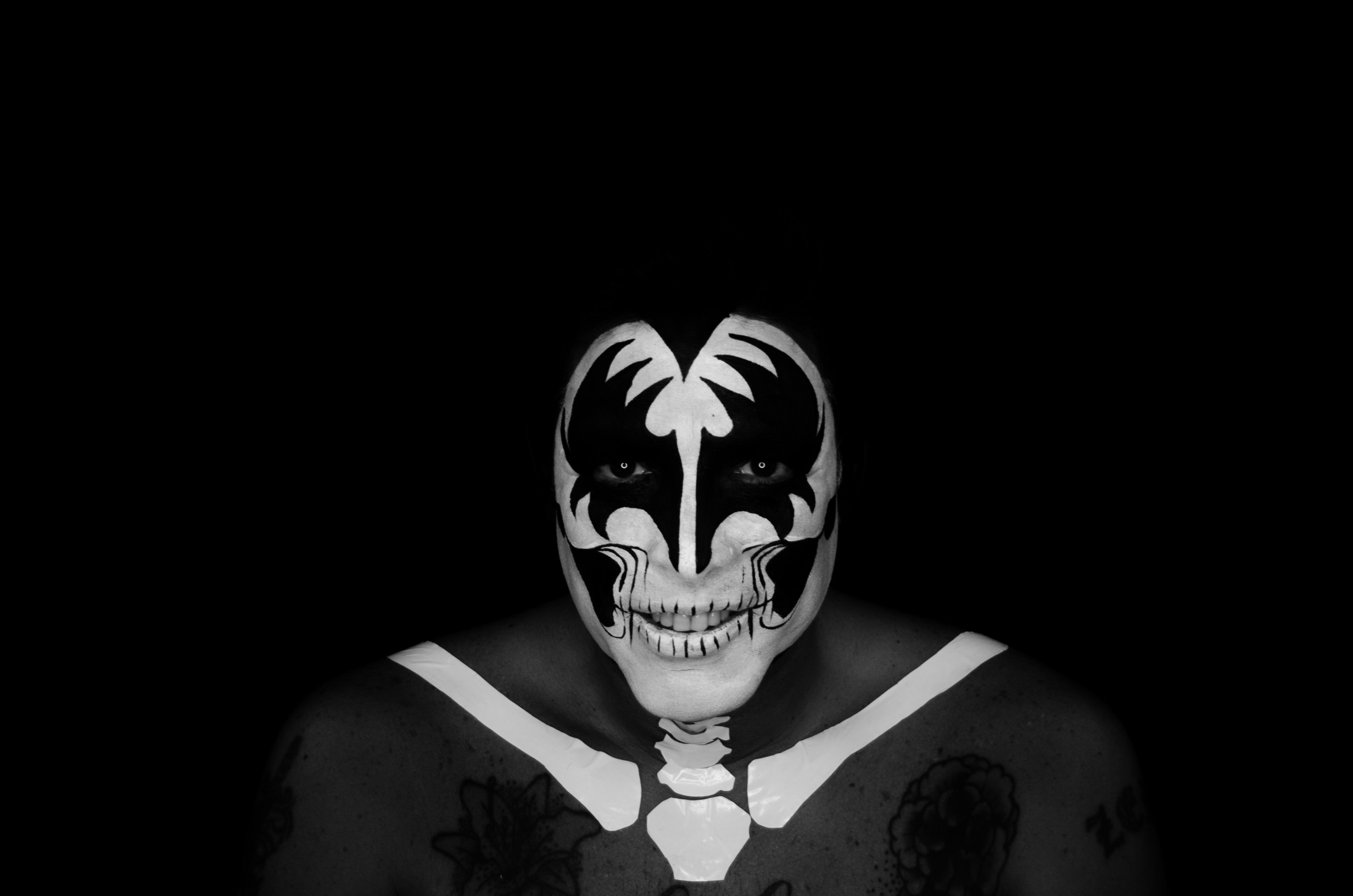 KISS.MAKEUP.SKULL